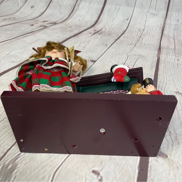 CLASSIC TREASURES Christmas collectible porcelain doll with fireplace and toys - Picture 7 of 7